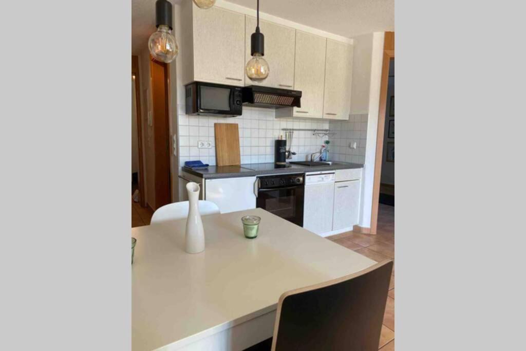 Die Seeblume - Ferienwohnung Mit Pool Und Seeblick Bodman-Ludwigshafen Luaran gambar